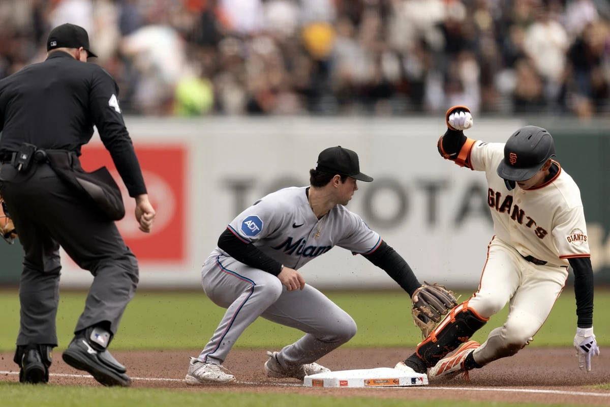 미국 메이저리그 샌프란시스코 자이언츠의 이정후가 27일(한국시간) 미국 캘리포니아주 샌프란시스코의 오라클파크에서 열린 2026 메이저리그 마이애미 말린스와의 홈 경기에 1번타자 겸 우익수로 선발출전, 5타수 4안타 2득점을 기록했다. 빅리그 통산 세 번째 한 경기 4안타로 활약했다. 사진 연합뉴스