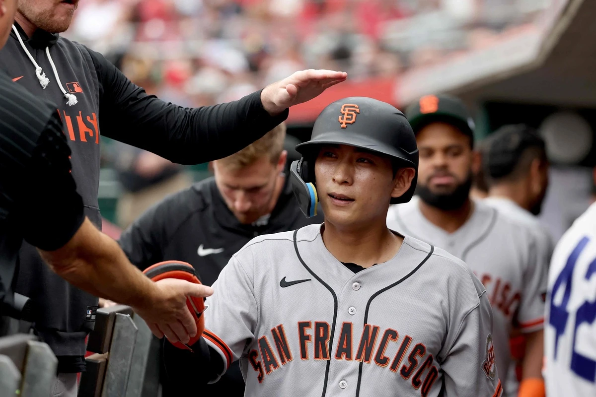 미국 메이저리그 샌프란시스코 자이언츠의 이정후가 27일(한국시간) 미국 캘리포니아주 샌프란시스코의 오라클파크에서 열린 2026 메이저리그 마이애미 말린스와의 홈 경기에 1번타자 겸 우익수로 선발출전, 5타수 4안타 2득점을 기록했다. 빅리그 통산 세 번째 한 경기 4안타로 활약했다. 사진 연합뉴스