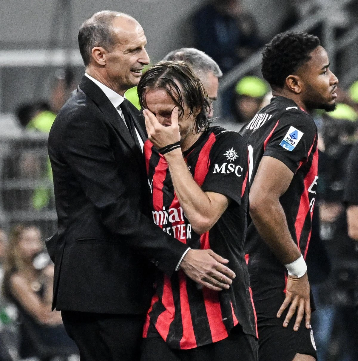  2026 국제축구연맹(FIFA) 북중미 월드컵(캐나다·미국·멕시코 공동개최)에 마스크맨이 또다시 등장한다.   크로아티아의 전설 루카 모드리치가 마스크를 착용하고 월드컵 출전을 준비한다.   크로아티아축구협회가 28일(한국시간) 공식 채널을 통해 크로아티아 축구 대표팀 주장 모드리치가 왼쪽 광대뼈 수술을 성공적으로 마쳤다고 알렸다. 연합뉴스