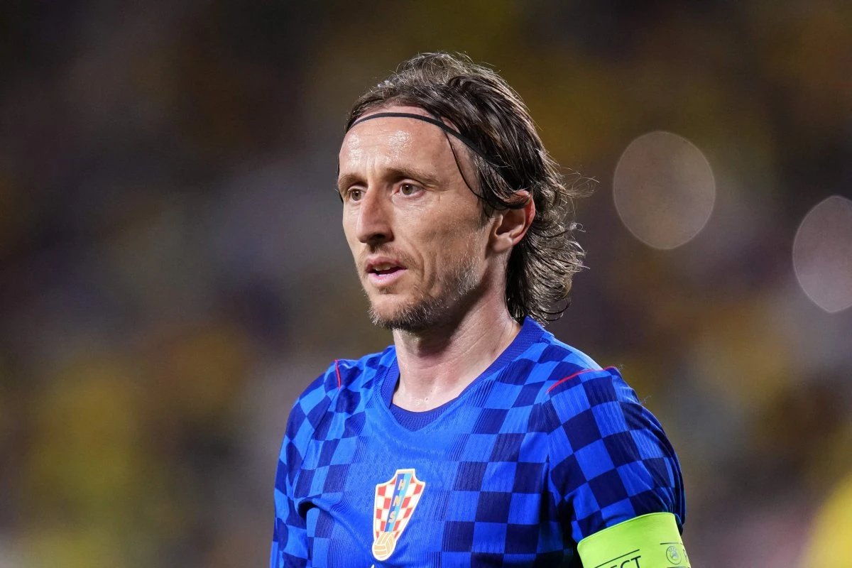  2026 국제축구연맹(FIFA) 북중미 월드컵(캐나다·미국·멕시코 공동개최)에 마스크맨이 또다시 등장한다.   크로아티아의 전설 루카 모드리치가 마스크를 착용하고 월드컵 출전을 준비한다.   크로아티아축구협회가 28일(한국시간) 공식 채널을 통해 크로아티아 축구 대표팀 주장 모드리치가 왼쪽 광대뼈 수술을 성공적으로 마쳤다고 알렸다. 연합뉴스