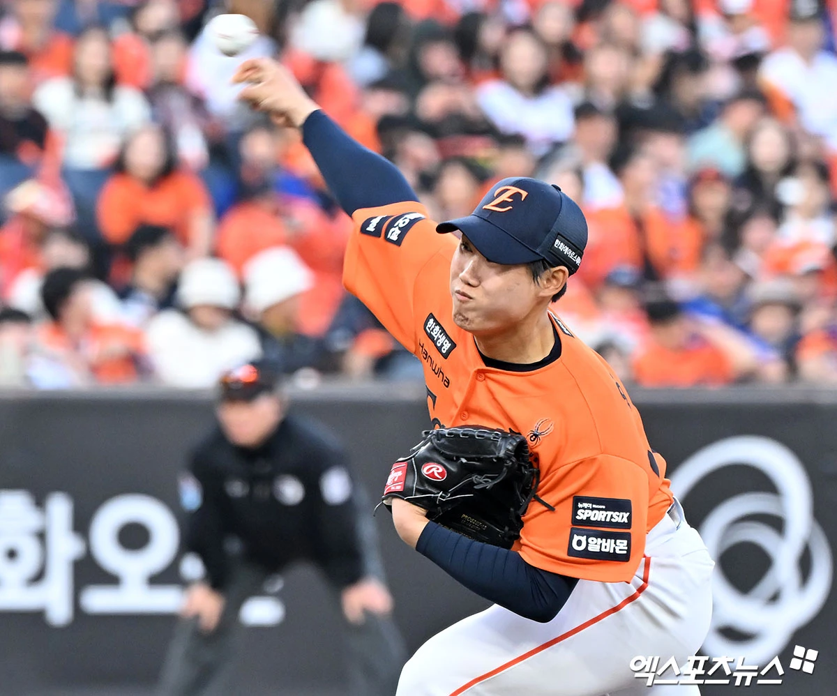 김경문 감독이 이끄는 한화는 28일 대전 한화생명 볼파크에서 SSG 랜더스와 정규시즌 3차전을 치른다. 한화는 10승14패(0.417)로 두산 베어스와 함께 공동 7위에 올라 있다. 9위 키움 히어로즈와의 격차가 0.5경기 차에 불과하다. 한화는 이날 경기 앞두고 양상문 투수코치가 건강상의 이유로 엔트리에서 말소됐다. 전날 공지 대로 투수 김서현이 2군에 내려갔으며 원종혁(사진)이 1군 엔트리에 합류했다. 엑스포츠뉴스DB