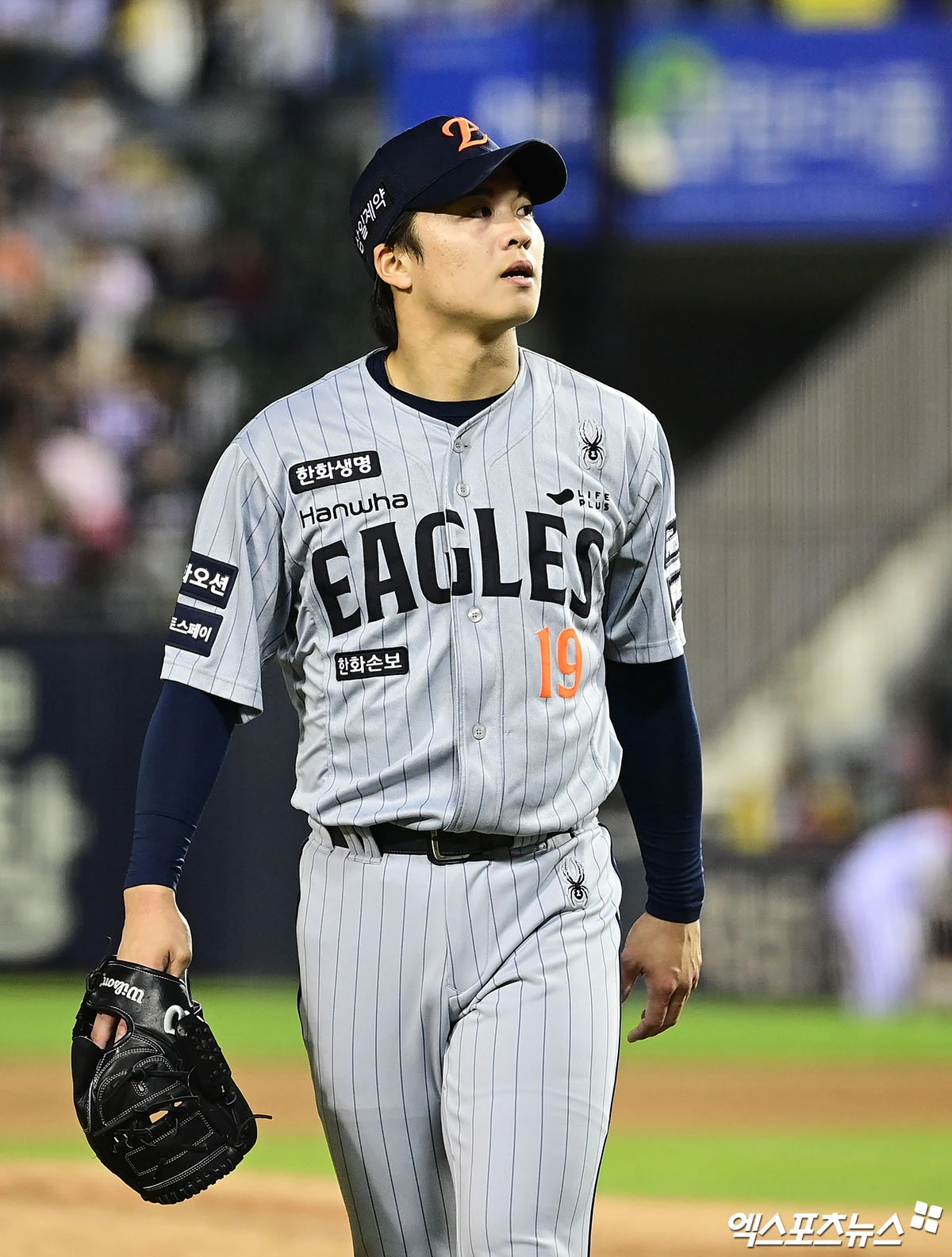 김경문 감독이 이끄는 한화는 28일 대전 한화생명 볼파크에서 SSG 랜더스와 정규시즌 3차전을 치른다. 한화는 10승14패(0.417)로 두산 베어스와 함께 공동 7위에 올라 있다. 9위 키움 히어로즈와의 격차가 0.5경기 차에 불과하다. 대만 투수 왕옌청이 선발 투수로 등판한다. 엑스포츠뉴스DB