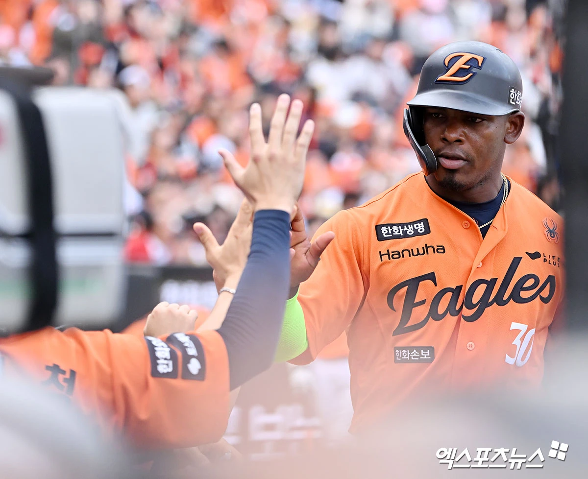 29일 오후 대전 한화생명 볼파크에서 열린 '2026 신한 SOL Bank KBO리그' 키움 히어로즈와 한화 이글스의 경기, 4회말 1사 만루 한화 페라자가 강백호의 2타점 2루타때 득점에 성공하고 있다. 엑스포츠뉴스 DB