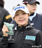 전효민 ‘아침에는 핫팩 필수품’[포토]