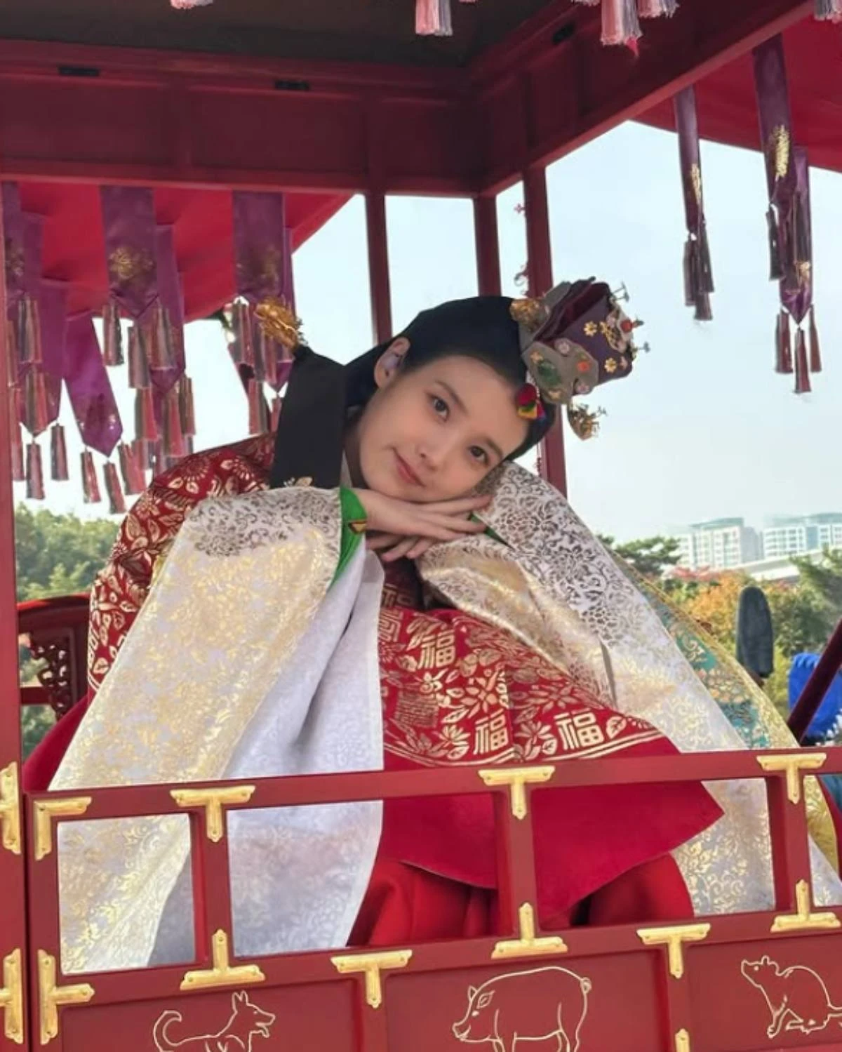 '21세기 대군부인' 아이유