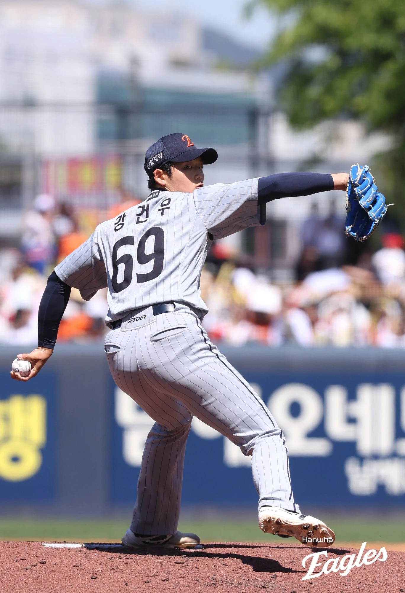 5일 오후 광주-KIA챔피언스필드에서 열린 '2026 신한 SOL KBO리그' 한화 이글스와 KIA 타이거즈의 경기, 한화 선발 강건우가 1이닝 4피안타(1피홈런) 1사사구 1탈삼진 5실점으로 등판을 마쳤다. 당초 김경문 한화 감독은 강건우에게 내용에 따라서 80구까지도 맡길 생각이 있다고 밝혔지만, 강건우가 부진하자 일찍 불펜을 가동했다. 한화 이글스