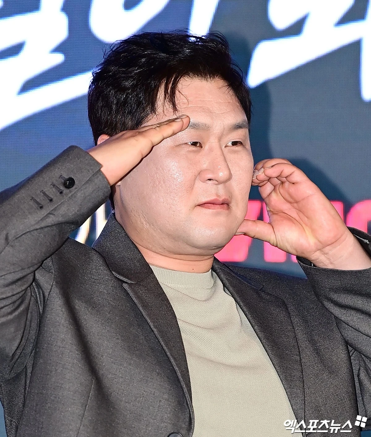 윤경호.