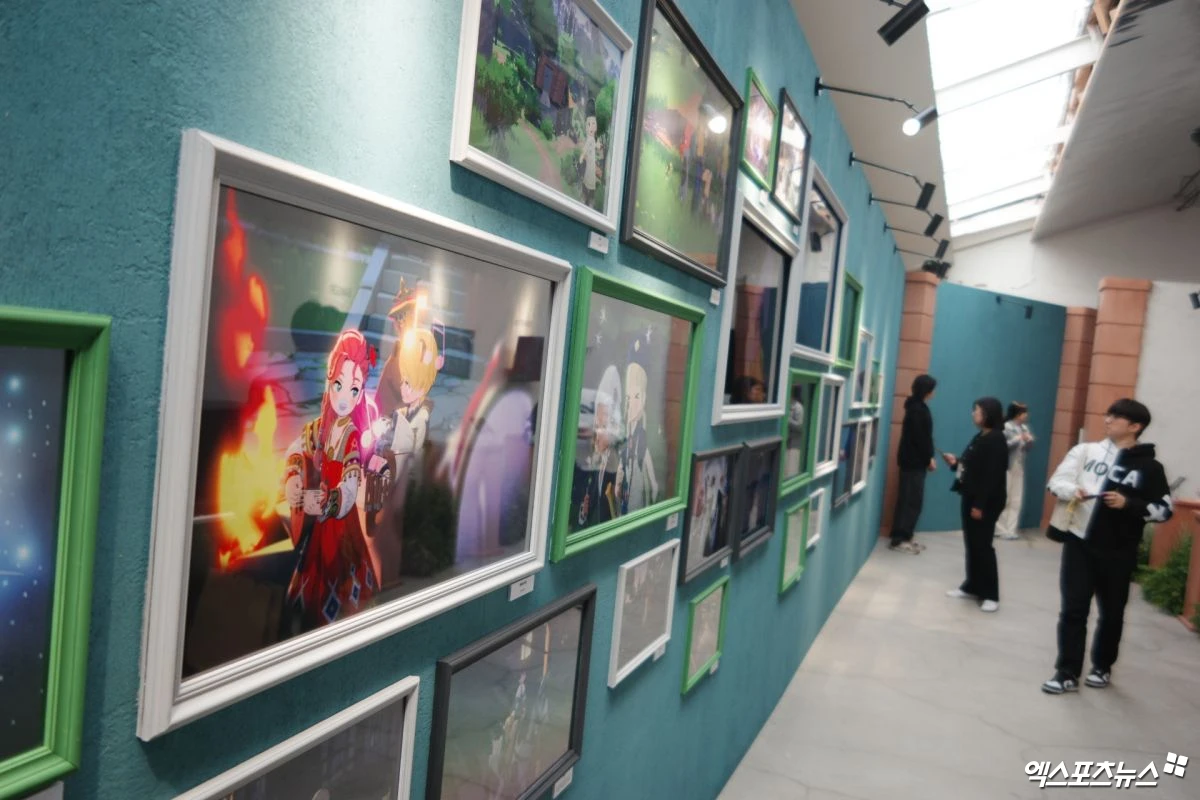 성수역 인근 비컨스튜디오에서 팬들과 만난 '마비노기 모바일' 전시회 '모험가의 기록 展'
