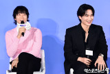 강동원-엄태구 '옆에 있어도 문자로 대화하는 사이'[엑's HD포토]