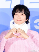 강동원, 공식석상서 초대형 리본 패션…얼굴 믿고 또 실험? 반응 뜨겁다 [엑's 이슈]