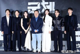 '군체' 전지현·구교환·지창욱, 극장에서 만난다…개봉주 무대인사 확정