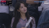 야구장 중계화면서 포착된 미모 여성…알고보니 '♥류시원 아내' 이아영이었다