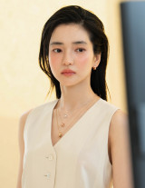 김태리, 전통과 현대의 공존…오색 빛깔 '그림 같은 매력'