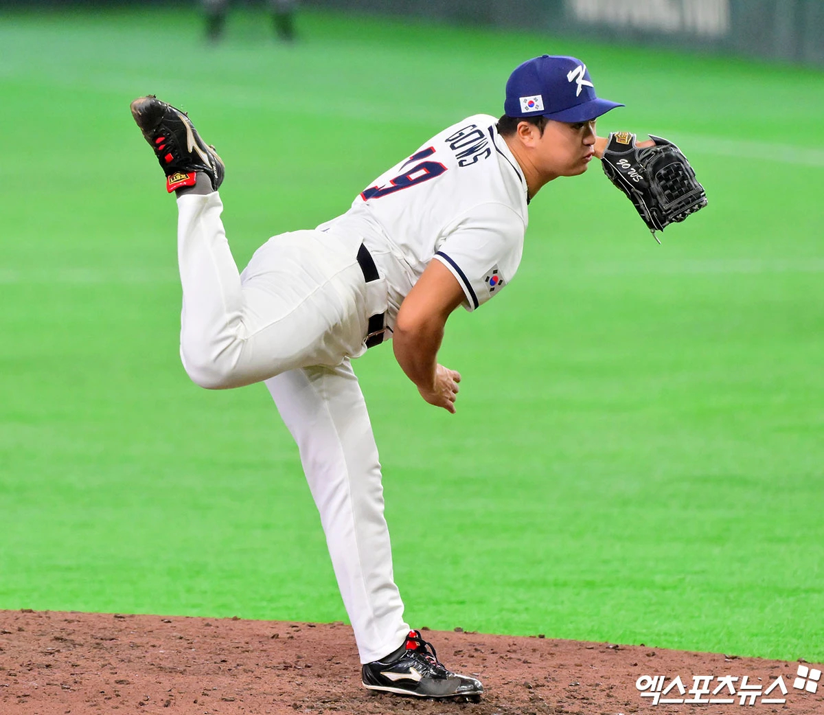 디트로이트 타이거즈 산하 더블A팀 이리 시울브스가 9일(한국시간) 구단 공식 사회관계망서비스(SNS)를 통해 고우석이 트리플A팀인 톨레도 머드헨스로 승격됐다고 발표했다. 고우석은 지난달 9일 트리플A에서 더블A로 강등된 이후 8경기 13⅔이닝 2세이브 평균자책점 0.66으로 무력시위를 펼쳤다. 엑스포츠뉴스 DB