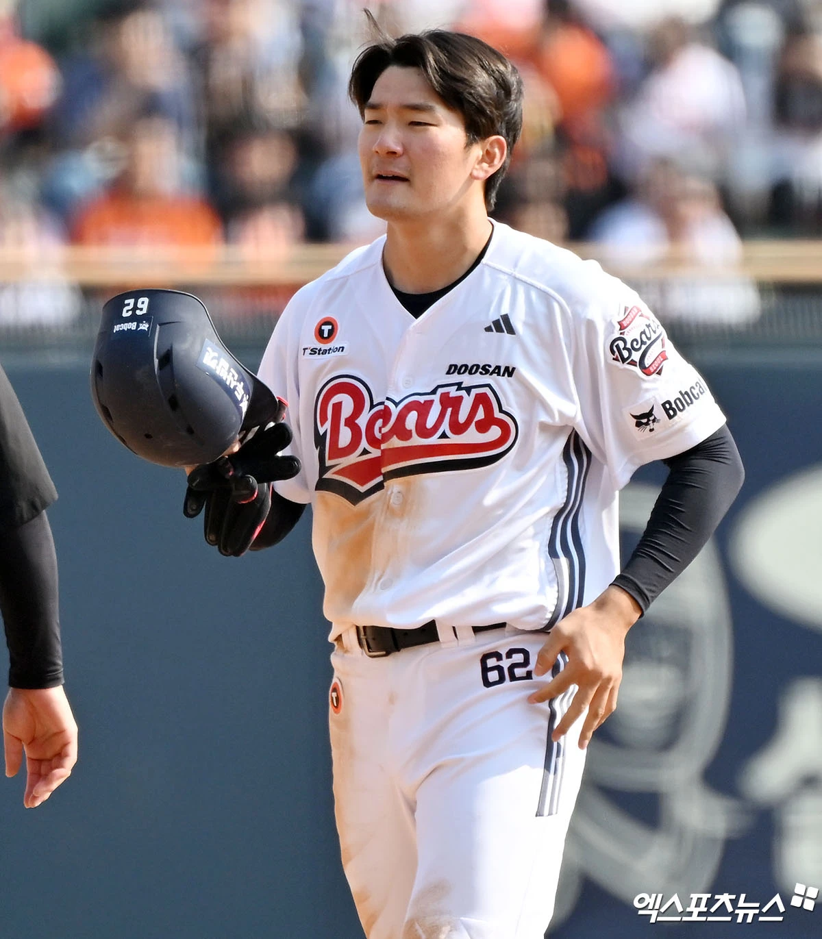4일 오후 서울 송파구 잠실야구장에서 열린 '2026 신한 SOL Bank KBO리그' 한화 이글스와 두산 베어스의 경기, 5회말 1사 두산 안재석이 2루타를 날리고 있다. 엑스포츠뉴스 DB