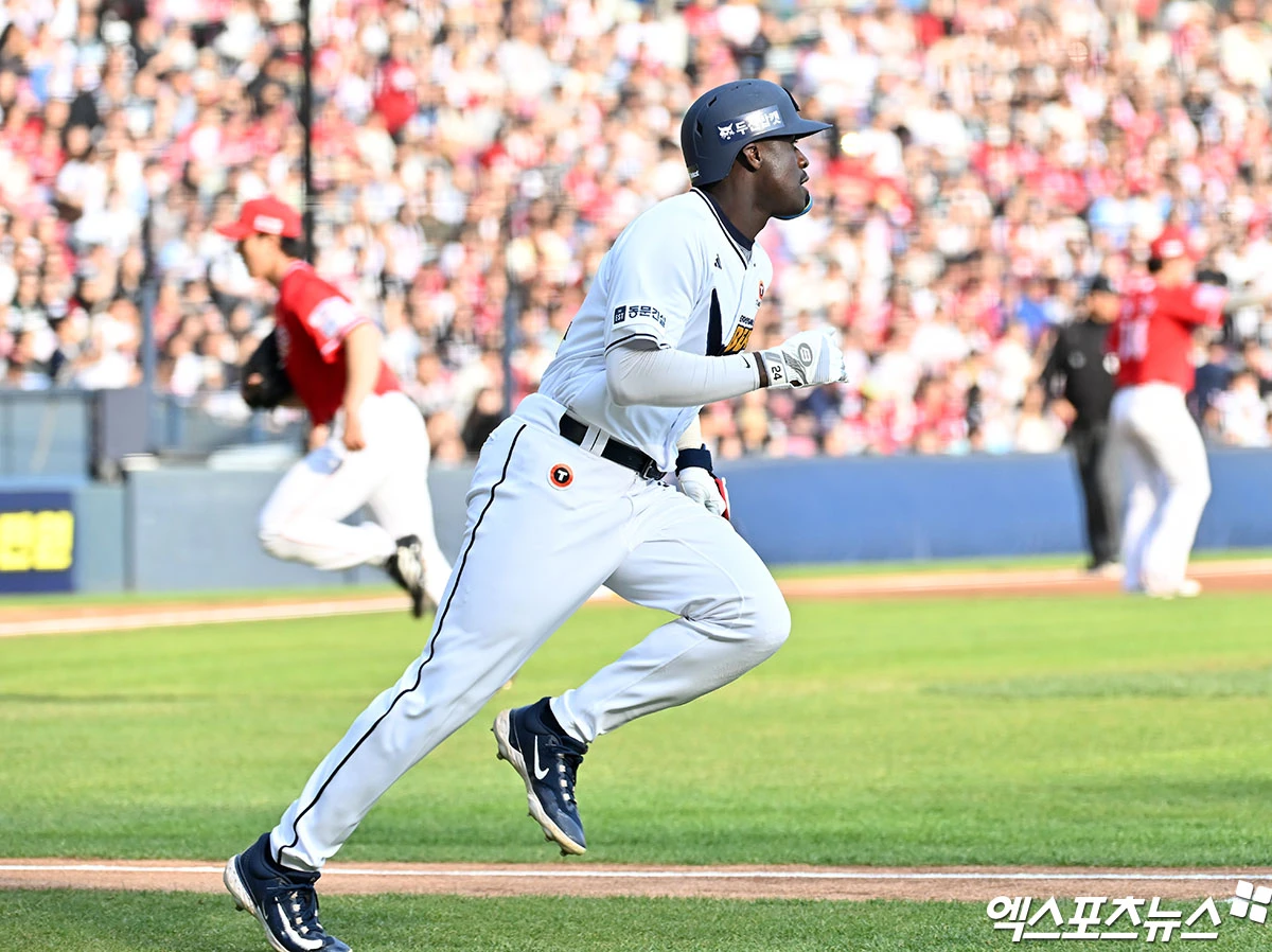 9일 오후 서울 송파구 잠실야구장에서 열린 '2026 신한 SOL Bank KBO리그' SSG 랜더스와 두산 베어스의 경기, 1회말 무사 2,3루 두산 카메론이 1타점 적시타를 날리고 있다. 잠실, 김한준 기자