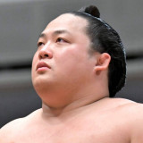 술을 물처럼 마셨다 174cm 115kg 심부전 진단받은 日 스모 스타, 복귀전 승리…앞으로도 힘내요 팬들도 응원
