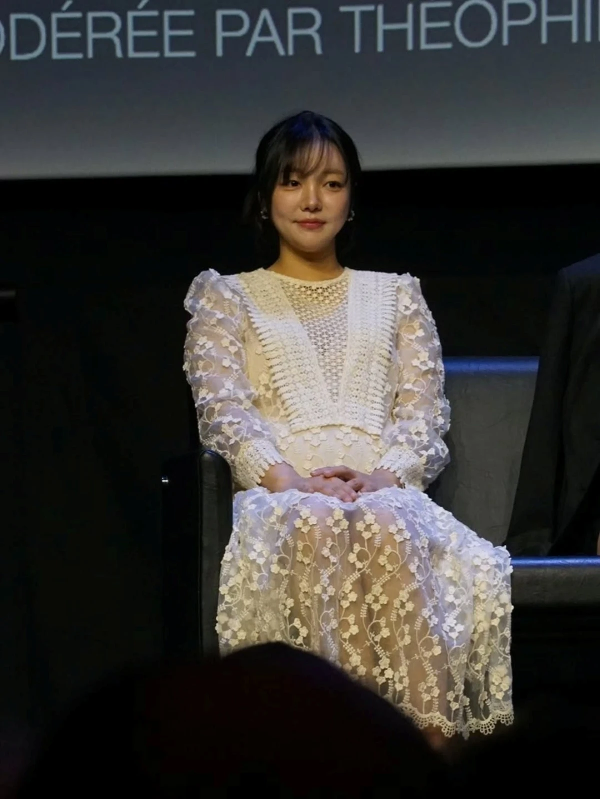 문지인, 화이트 드레스로 칸 시리즈 참석