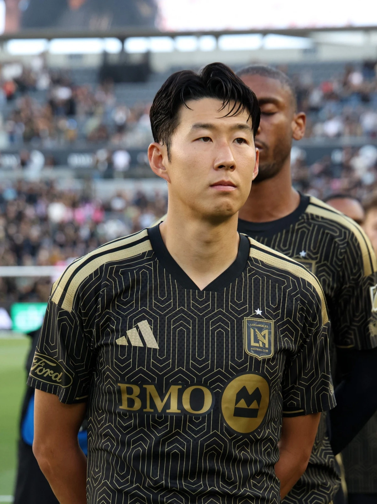 MLS선수협회가 13일(한국시간) 발표한 2026시즌 MLS 선수 연봉 표에서 손흥민이 리그 전체 2위에 해당하는 1115만2852달러(약 166억 4005만원)라고 알렸다.   선수협회가 매해 발표하는 선수 연봉은 현재 연간 기본 연봉과 평균 보장된 보상을 더한 올해 연봉을 계산한다. 보장된 보상에는 마케팅 보너스, 에이전트 수수료 등이 포함된다. 경기력에 따른 보너스는 포함되지 않는다. 연합뉴스