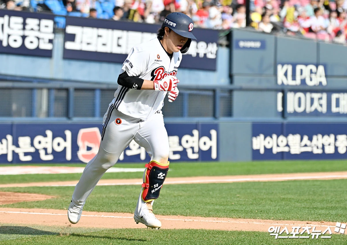 두산 베어스 내야수 박준순이 16일 서울 잠실야구장에서 열리는  2026 신한 SOL KBO리그 롯데 자이언츠와의 정규시즌 5차전을 앞두고 1군 엔트리에서 제외됐다. 박준순은 15일 경기를 마친 뒤 오른쪽 허벅지에 불편함을 느꼈고, 16일 병원 검진에서 오른쪽 허벅지 전면부 근육 부분 손상 진단을 받았다. 엑스포츠뉴스 DB