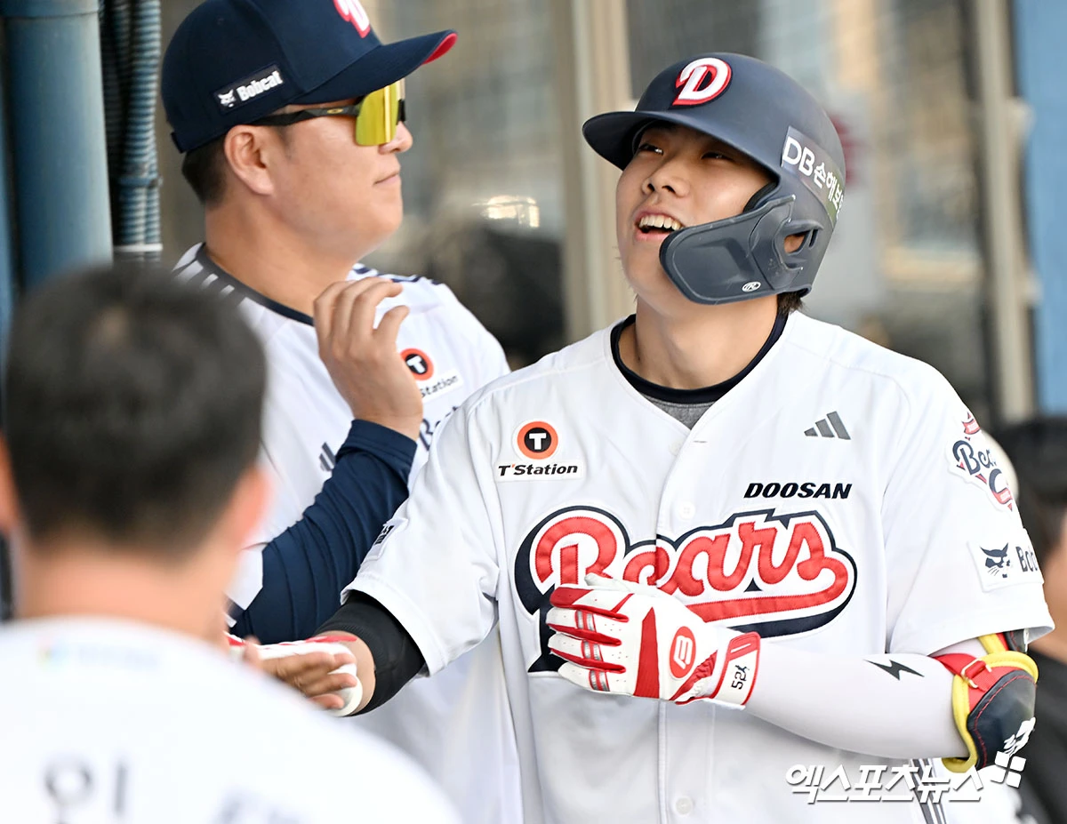 두산 베어스 내야수 박준순이 16일 서울 잠실야구장에서 열리는  2026 신한 SOL KBO리그 롯데 자이언츠와의 정규시즌 5차전을 앞두고 1군 엔트리에서 제외됐다. 박준순은 15일 경기를 마친 뒤 오른쪽 허벅지에 불편함을 느꼈고, 16일 병원 검진에서 오른쪽 허벅지 전면부 근육 부분 손상 진단을 받았다. 엑스포츠뉴스 DB