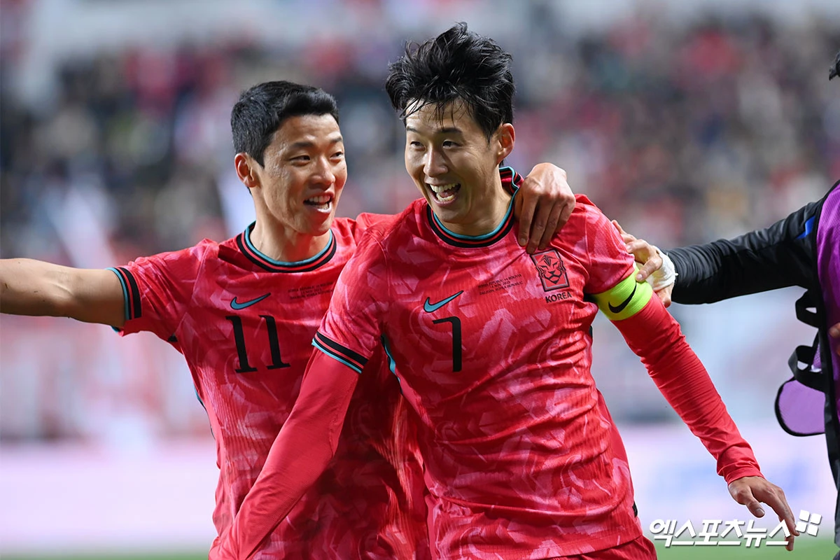 홍명보 한국 축구 국가대표팀 감독이 2026 국제축구연맹(FIFA) 북중미 월드컵 최종 명단 26인을 확정했다. 캡틴 손흥민을 포함해 김민재, 이강인, 황인범, 이재성, 황희찬 등 주축 선수들이 모두 이름을 올린 가운데 홍 감독은 북중미 월드컵서 이변을 만들겠다고 다짐하며 1차 목표로 32강 진출을 선언했다. 엑스포츠뉴스DB