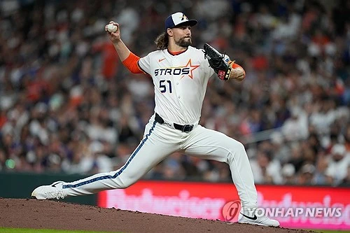 미국 메이저리그(MLB) 휴스턴 애스트로스 관련 소식을 전문적으로 다루는 미국 매체 더 크로피시 박시스는 16일(한국시간) 휴스턴의 시즌 붕괴 원인 중 하나로 와이스 영입 실패를 직접 거론했다. 와이스는 지난해  KBO리그 한화 이글스 유니폼을 입고 30경기 등판해 16승 5패 평균자책점 2.87 207탈삼진을 기록한 후 휴스턴과 계약해 MLB 입성에 성공했지만 이번 시즌 9경기에 나서 26이닝 0승 3패 평균자책점 7.62으로 부진해 지난 6일 트리플A로 강등됐다. 와이스가 기대 이하의 활약을 펼치자 매체는 KBO리그에서 성공적인 시즌을 보낸 뒤 영입된 라이언 와이스는 실패했다(flopped)며 강하게 지적했다. 연합뉴스