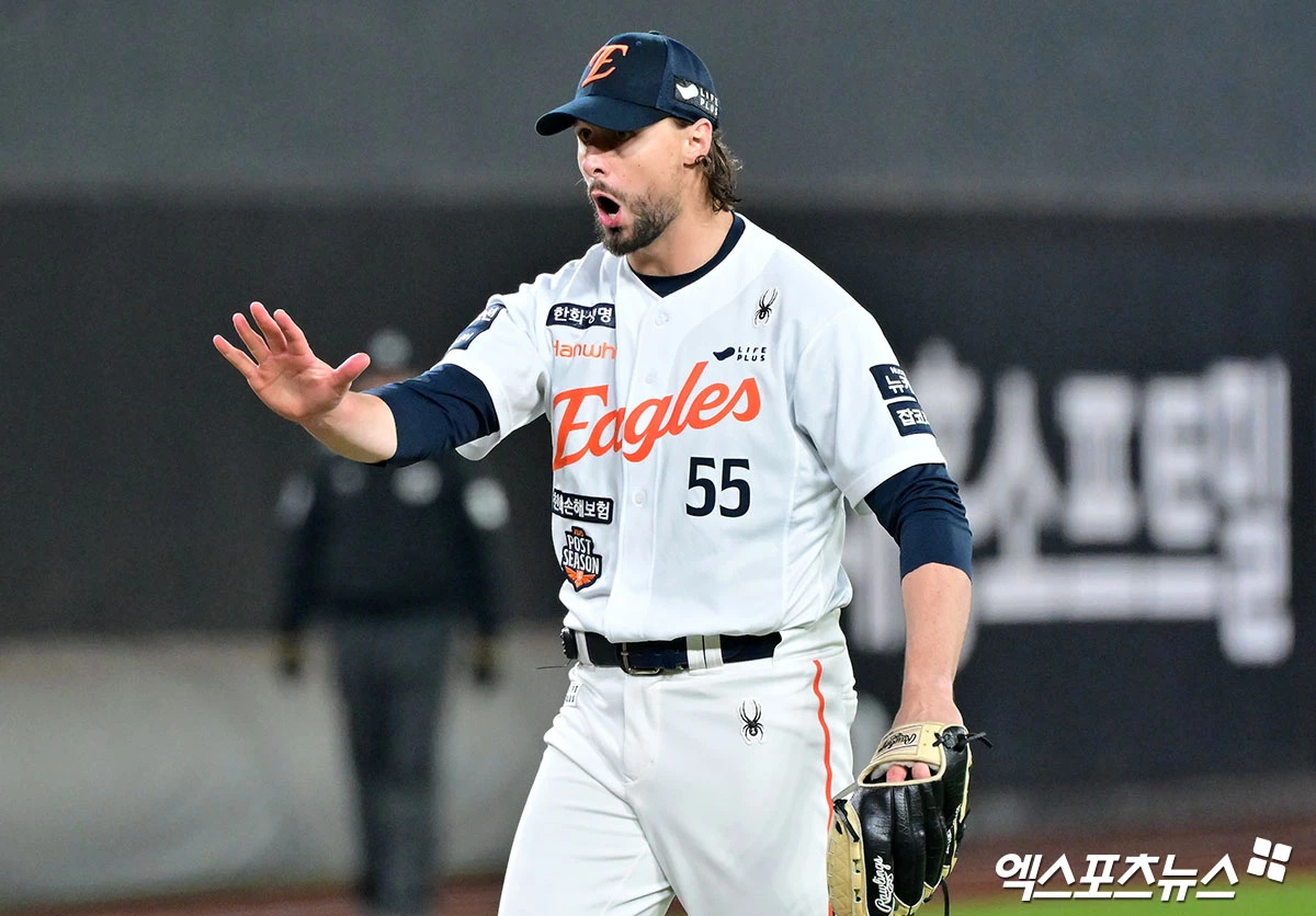 미국 메이저리그(MLB) 휴스턴 애스트로스 관련 소식을 전문적으로 다루는 미국 매체 더 크로피시 박시스는 16일(한국시간) 휴스턴의 시즌 붕괴 원인 중 하나로 와이스 영입 실패를 직접 거론했다. 와이스는 지난해  KBO리그 한화 이글스 유니폼을 입고 30경기 등판해 16승 5패 평균자책점 2.87 207탈삼진을 기록한 후 휴스턴과 계약해 MLB 입성에 성공했지만 이번 시즌 9경기에 나서 26이닝 0승 3패 평균자책점 7.62으로 부진해 지난 6일 트리플A로 강등됐다. 와이스가 기대 이하의 활약을 펼치자 매체는 KBO리그에서 성공적인 시즌을 보낸 뒤 영입된 라이언 와이스는 실패했다(flopped)며 강하게 지적했다. 엑스포츠뉴스DB