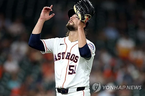 미국 메이저리그(MLB) 휴스턴 애스트로스 관련 소식을 전문적으로 다루는 미국 매체 더 크로피시 박시스는 16일(한국시간) 휴스턴의 시즌 붕괴 원인 중 하나로 와이스 영입 실패를 직접 거론했다. 와이스는 지난해  KBO리그 한화 이글스 유니폼을 입고 30경기 등판해 16승 5패 평균자책점 2.87 207탈삼진을 기록한 후 휴스턴과 계약해 MLB 입성에 성공했지만 이번 시즌 9경기에 나서 26이닝 0승 3패 평균자책점 7.62으로 부진해 지난 6일 트리플A로 강등됐다. 와이스가 기대 이하의 활약을 펼치자 매체는 KBO리그에서 성공적인 시즌을 보낸 뒤 영입된 라이언 와이스는 실패했다(flopped)며 강하게 지적했다. 연합뉴스