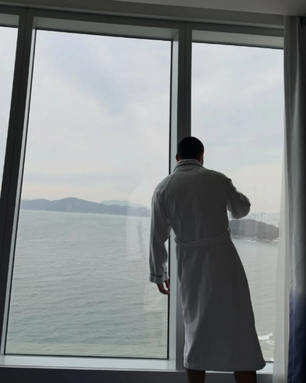 변요한, 호캉스 즐기는 모습