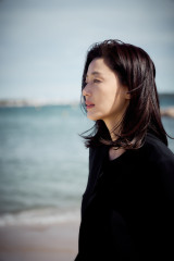 전지현, 11년 만의 복귀작으로 칸 초청…"영화는 이래야죠" (엑's in 칸:군체)[인터뷰]