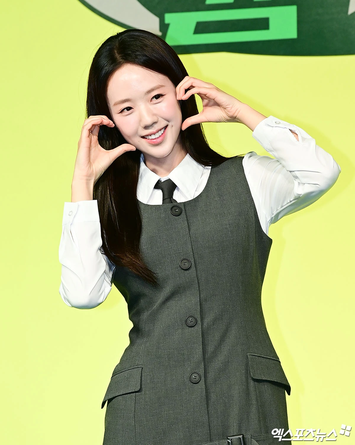 매력적인 보조개 미소