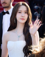 임윤아, 칸 사로잡은 순백의 융프로디테…'글로벌 퀸' 이름값