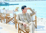 '호프' 쑥대밭 마을, 실제 거주 동네였다…황정민 "동네 어른들 삶이 녹은 공간" (엑's in 칸:호프)[인터뷰]