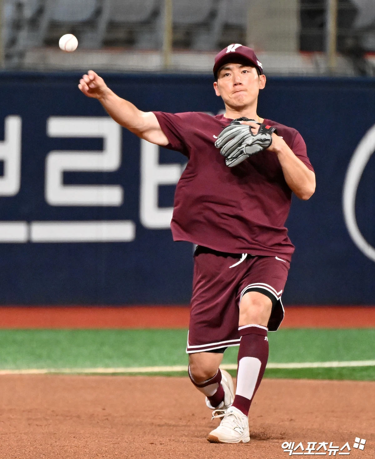 키움 히어로즈 베테랑 내야수 서건창이 20일 구단과 계약기간 2년, 최대 6억원의 조건에 비(非) FA 다년 계약을 체결했다. 사진 엑스포츠뉴스 DB