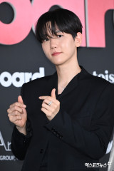 MC몽, 백현 앨범 제작비·도박 유혹 폭로하더니…라방서 "미안하고 너무 사랑해" 