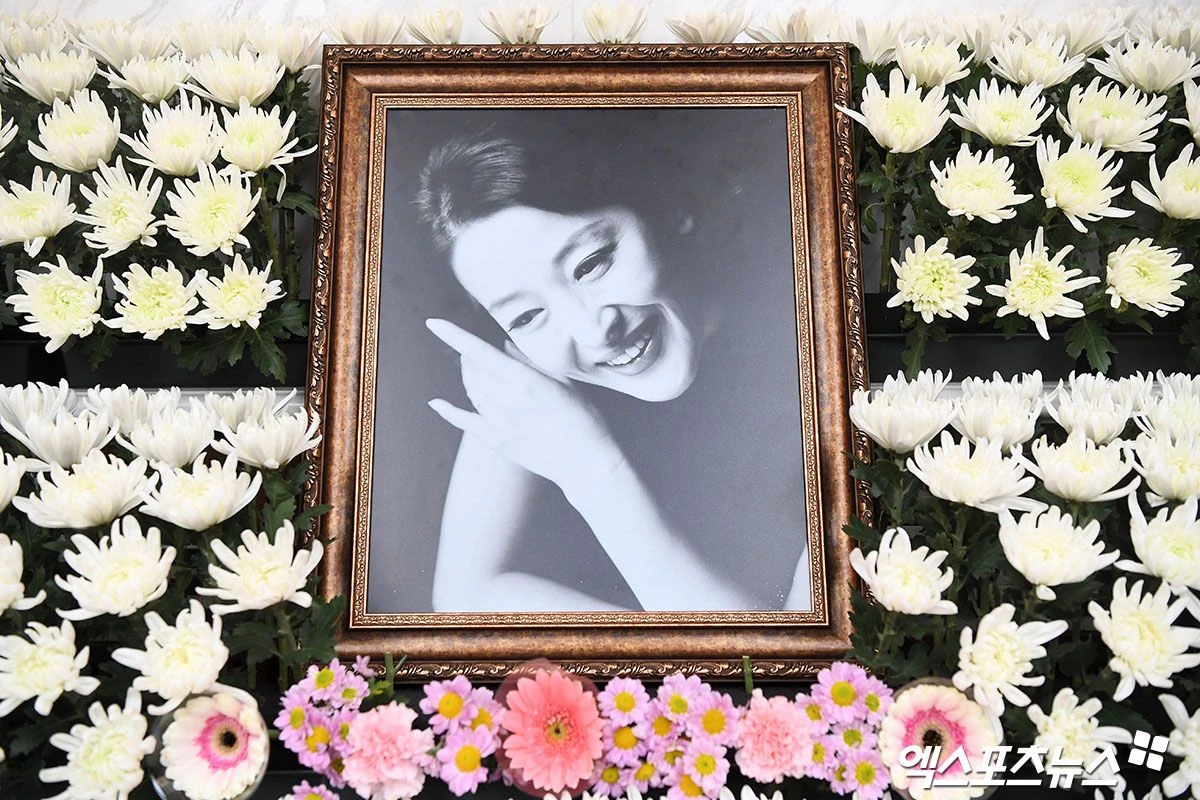 고 윤석화