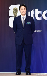 포토타임 갖는 이주헌 해설위원[엑's HD포토]