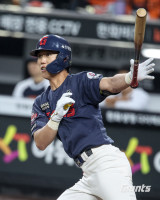 한화 무너뜨린 전민재, 홈런 친 비결은 정우주 공이 좋아서?…헛스윙 하고 밸런스 조정 [대전 현장]