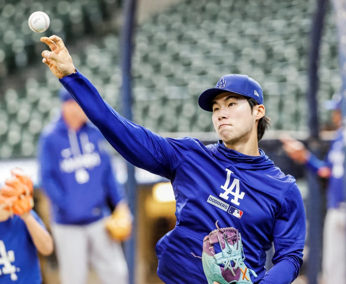 LA 다저스 김혜성이 23일(한국시간) 미국 위스콘신주 밀워키의 아메리칸패밀리필드에서 열린 2026 미국 메이저리그(MLB) 밀워키 브루어스와의 원정경기에 9번타자 겸 2루수로 선발 출전해 2타수 무안타를 기록했다. 다저스는 1-5로 패하며 2연승을 마감했다. 연합뉴스