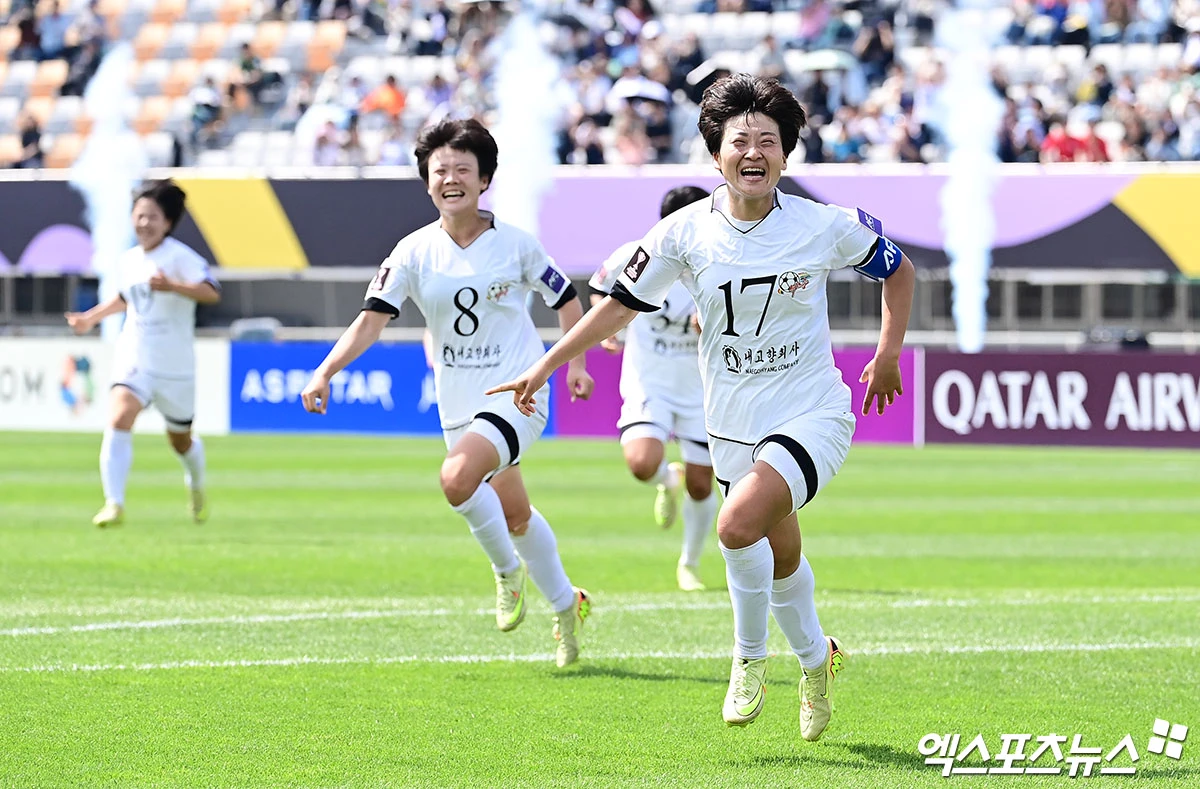 북한 내고향여자축구단 23일 오후 수원종합운동장에서 열린 2025-2026시즌 아시아축구연맹(AFC) 여자 챔피언스리그(AWCL) 결승전에서 일본 도쿄 베르디에 1-0으로 이겼다. 내고향은 전신인 AFC 여자 클럽 챔피언십을 포함해 이 대회에서 북한 팀으로는 처음으로 정상에 올랐다. 수원, 박지영 기자