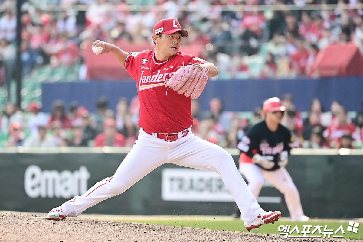 29일 오후 인천SSG랜더스필드에서 열린 '2026 신한 SOL Bank KBO리그' KIA 타이거즈와 SSG 랜더스의 경기, 7회초 2사 1루 SSG 노경은이 역투하고 있다. 엑스포츠뉴스 DB
