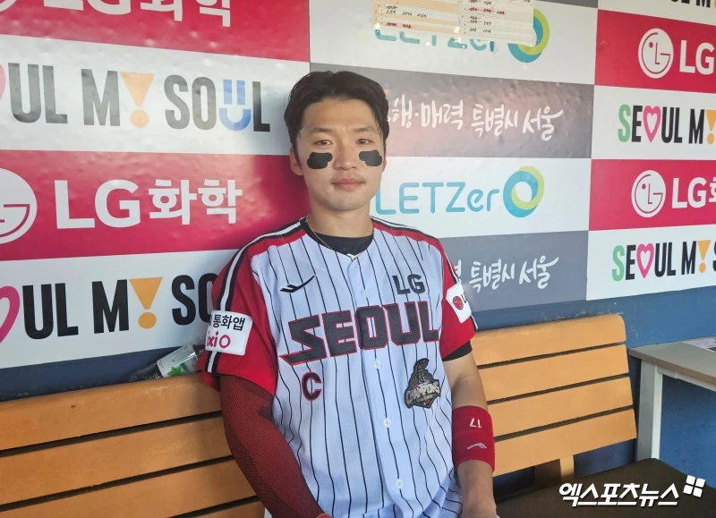 24일 오후 서울 잠실야구장에서 열린 '2026 신한 SOL KBO리그' 키움 히어로즈와 LG 트윈스의 경기, LG가 9회말 박해민의 끝내기 스리런 홈런에 힘입어 6:4로 승리하며 위닝시리즈(3연전 가운데 최소 2승)를 달성했다. 경기 후 박해민이 취재진과 인터뷰에 임하고 있다. 잠실, 유준상 기자