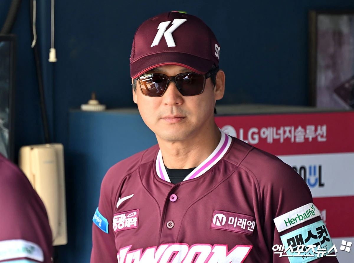 23일 오후 서울 송파구 잠실야구장에서 열린 '2026 신한 SOL Bank KBO리그' 키움 히어로즈와 LG 트윈스의 경기, 키움 설종진 감독이 경기를 지켜보고 있다. 엑스포츠뉴스 DB