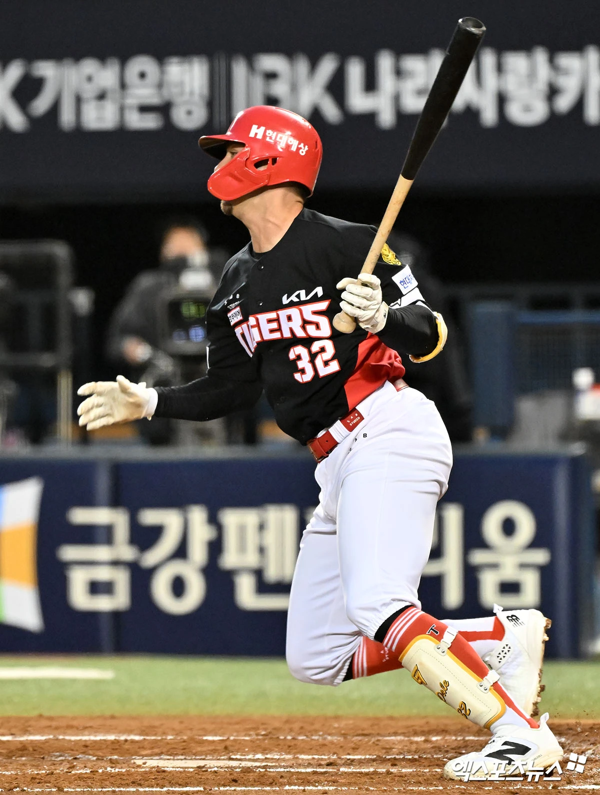 31일 오후 서울 송파구 잠실야구장에서 열린 '2026 신한 SOL Bank KBO리그' KIA 타이거즈와 LG 트윈스의 경기, 2회초 1사 1,2루 KIA 데일이 타격을 하고 있다. 엑스포츠뉴스 DB