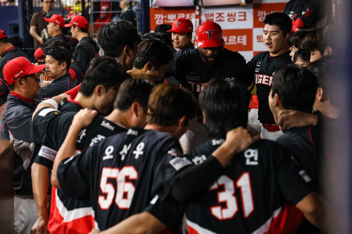 이범호 감독이 이끄는 KIA 타이거즈가 26일 서울 고척스카이돔에서 열린 2026 신한 SOL KBO리그 키움 히어로즈와의 팀 간 4차전에서 승리, 4연승을 질주했다. 사진 KIA 타이거즈