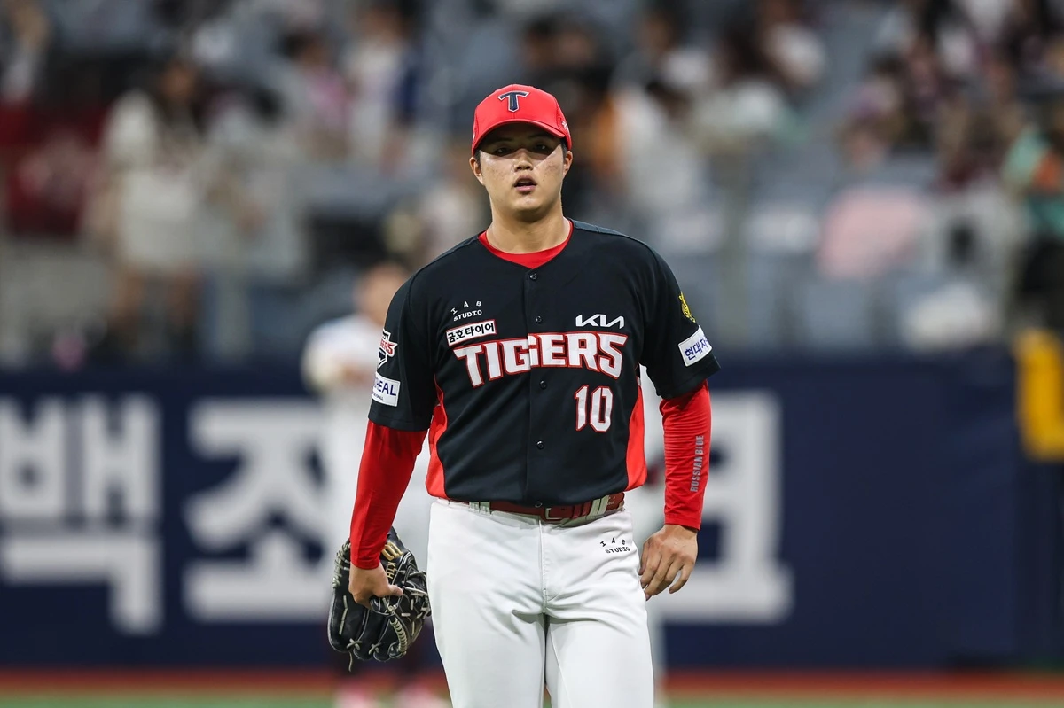 KIA 타이거즈 우완 파이어볼러 유망주 김태형이 26일 서울 고척스카이돔에서 열린 2026 신한 SOL KBO리그 키움 히어로즈와의 팀 간 4차전에 선발등판, 6이닝 무실점 노히트 완벽투로 프로 데뷔 첫승을 따냈다. 사진 KIA 타이거즈