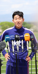 "불안하고 긴장됐다" 손흥민조차 떨었던 그날…'친정팀' 토트넘 강등 위기 지켜본 SON "진심으로 축하"