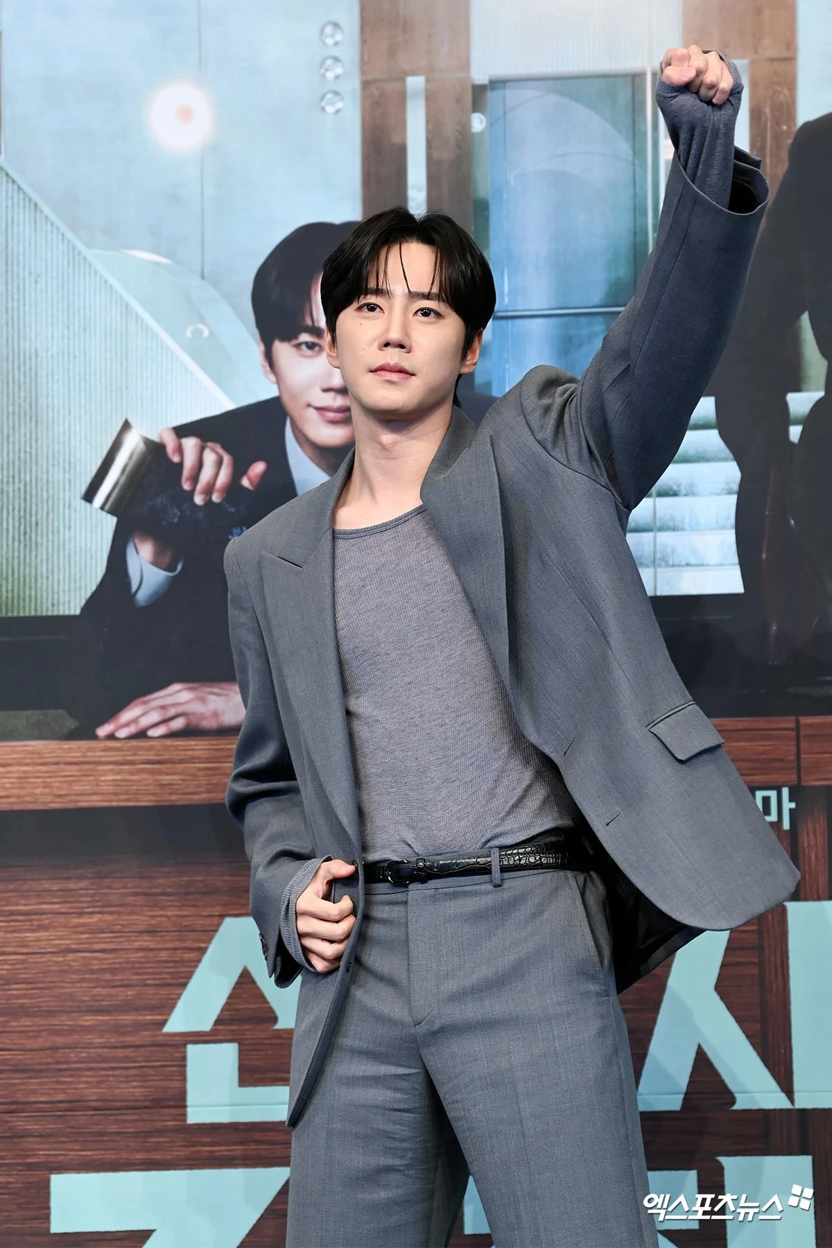 이준영.