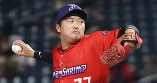 미국 메이저리그(MLB) 디트로이트 타이거스 산하 트리플A 톨리도 머드헨즈에서 빅리그 콜업을 기다리고 있는 한국인 우완 고우석(27)이 오랜만에 실점을 기록했다. 최근 이어가던 무실점 행진도 7경기 만에 막을 내렸다. 고우석은 29일 미국 오하이오주 톨리도의 피프스 서드 필드에서 열린 콜럼버스 클리퍼스(클리블랜드 가디언스 산하)와의 2026 마이너리그 트리플A 경기에 구원 등판해 2이닝 3피안타 1볼넷 4탈삼진 3실점을 기록했다. 트리플A에서의 시즌 평균자책점은 종전 1.38에서 3.77까지 상승했다.
